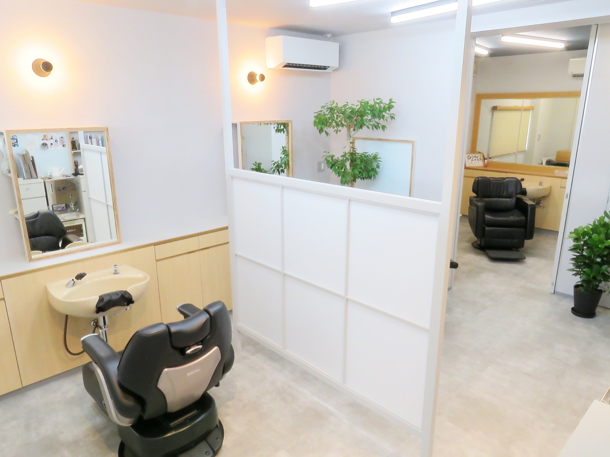 COLOREの床屋ブース